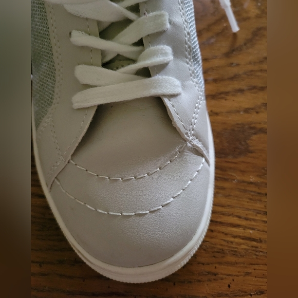 Universal Thread sneakers - Picture 2 of 9